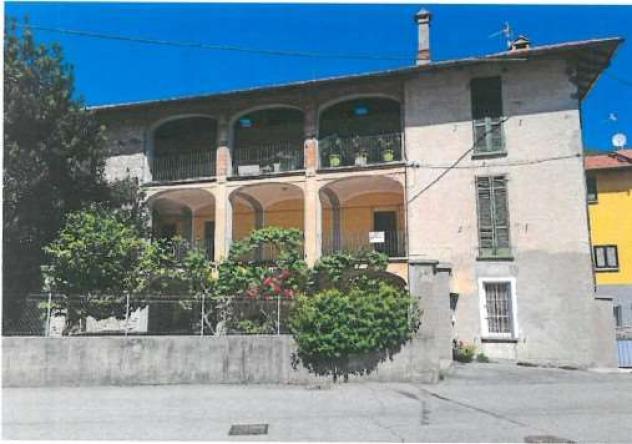 casa indipendente in vendita a Cuvio