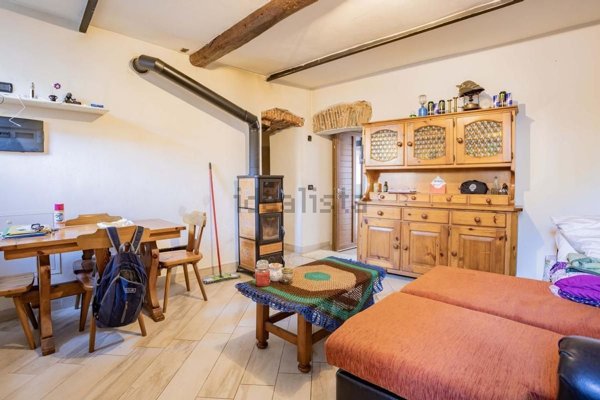 casa indipendente in vendita a Cuvio in zona Comacchio