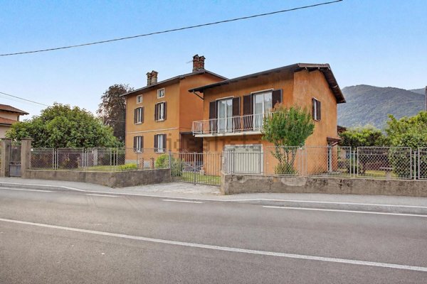 casa indipendente in vendita a Cuvio in zona Comacchio