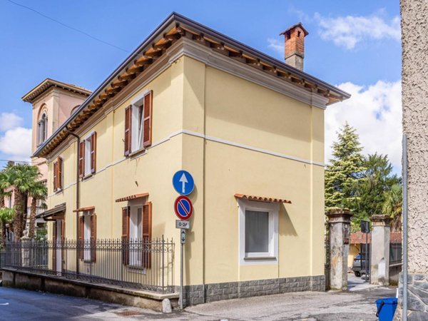 casa indipendente in vendita a Cuvio in zona Comacchio