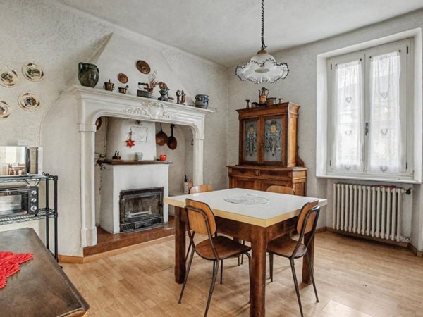 casa indipendente in vendita a Cuvio in zona Comacchio