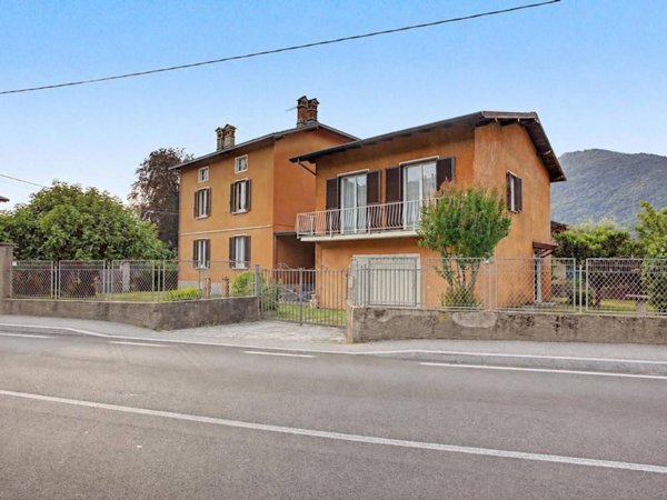 casa indipendente in vendita a Cuvio in zona Comacchio