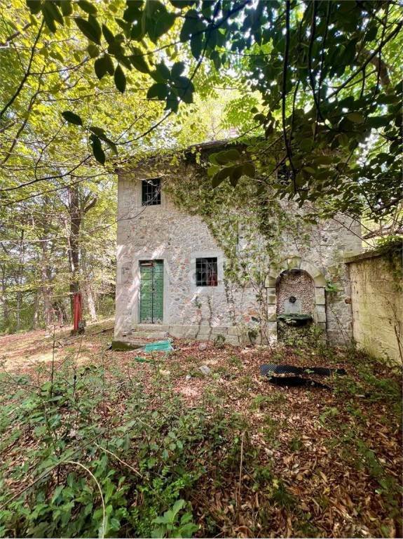 casa indipendente in vendita a Cuvio in zona Comacchio