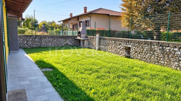 casa indipendente in vendita a Cuvio in zona Comacchio