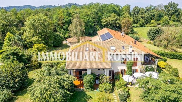 casa indipendente in vendita a Daverio