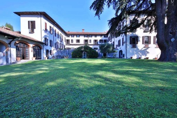 villa in vendita a Daverio