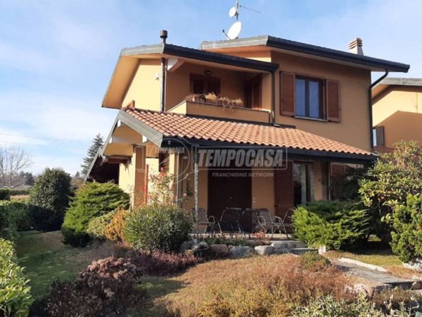 casa indipendente in vendita a Daverio