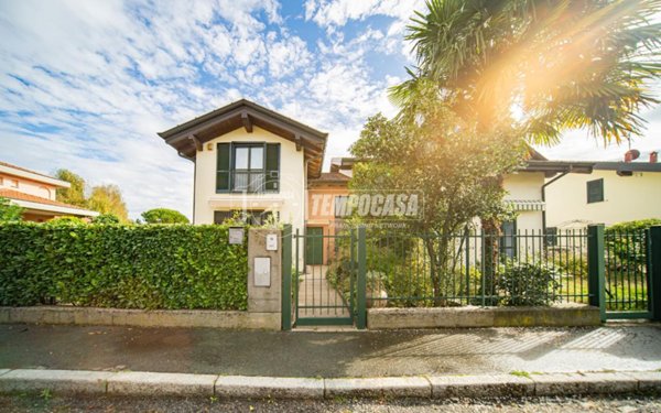 casa indipendente in vendita a Daverio