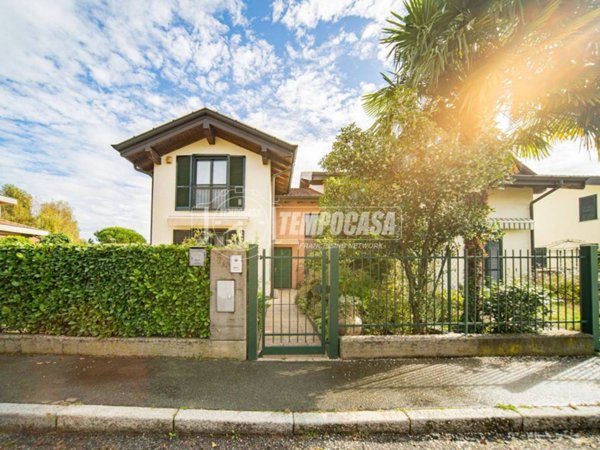 casa indipendente in vendita a Daverio