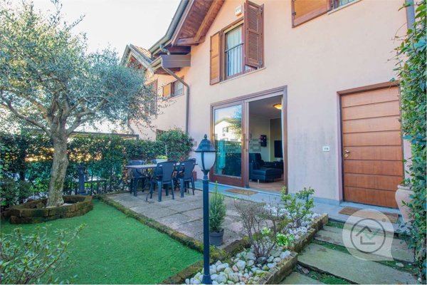 casa indipendente in vendita a Daverio