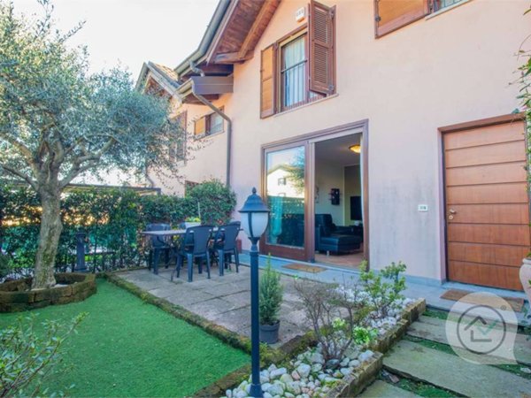 casa indipendente in vendita a Daverio