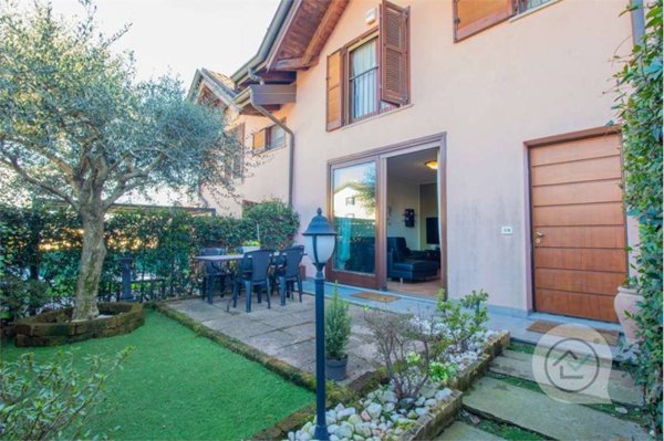 casa indipendente in vendita a Daverio