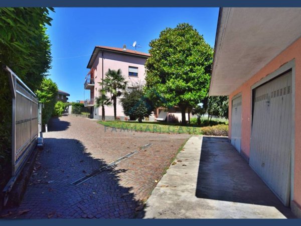 casa indipendente in vendita a Daverio