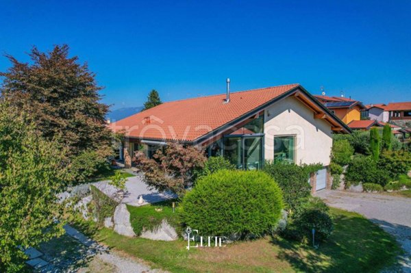 casa indipendente in vendita a Daverio