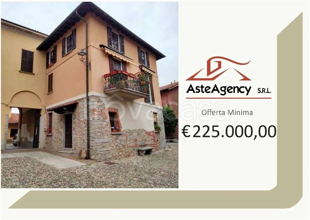 casa indipendente in vendita a Daverio