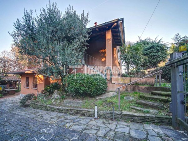 casa indipendente in vendita a Daverio