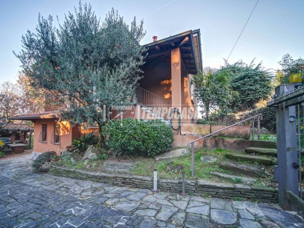 casa indipendente in vendita a Daverio