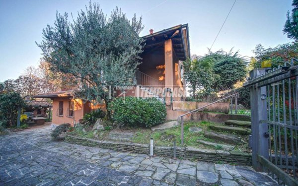casa indipendente in vendita a Daverio