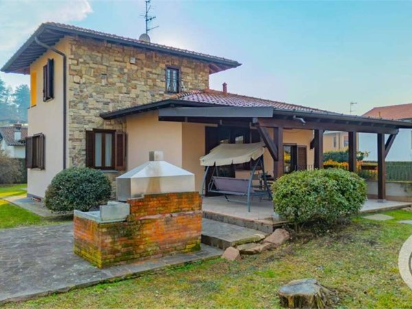 casa indipendente in vendita a Daverio