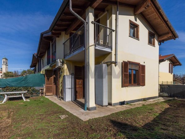 casa indipendente in vendita a Daverio