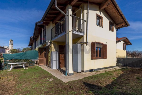 casa indipendente in vendita a Daverio