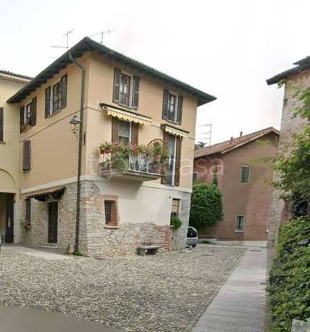 casa indipendente in vendita a Daverio