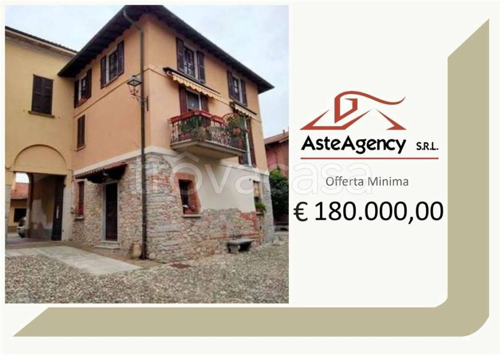 casa indipendente in vendita a Daverio