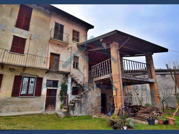 casa indipendente in vendita a Daverio