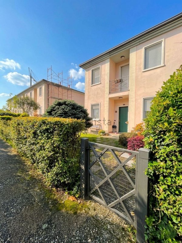 casa indipendente in vendita a Daverio