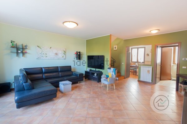 casa indipendente in vendita a Daverio