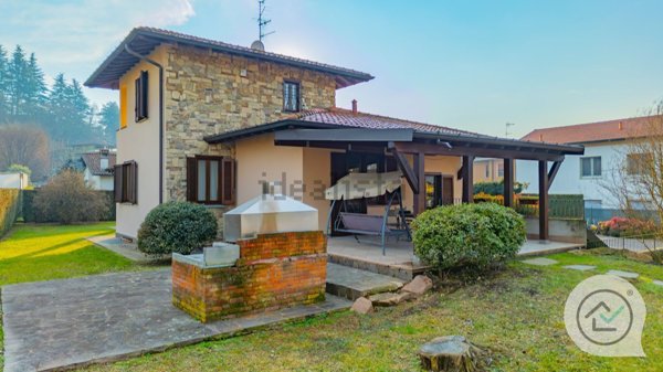 casa indipendente in vendita a Daverio