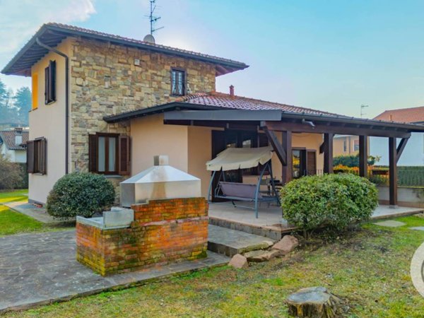 casa indipendente in vendita a Daverio