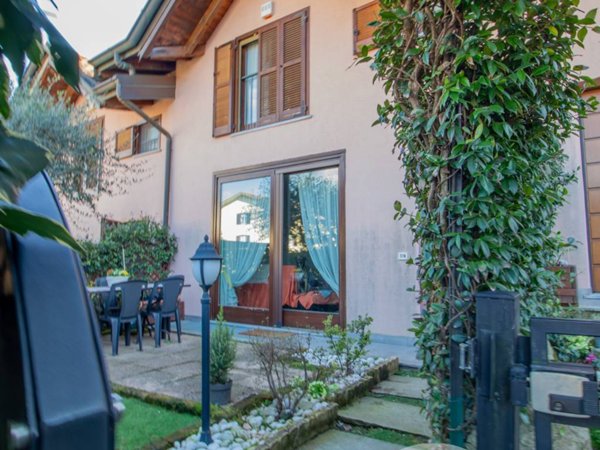 casa indipendente in vendita a Daverio