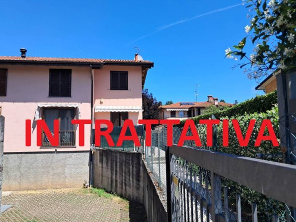 casa indipendente in vendita a Daverio in zona Dobbiate