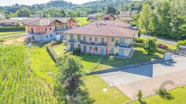 appartamento in vendita a Daverio in zona Dobbiate