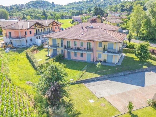 appartamento in vendita a Daverio in zona Dobbiate