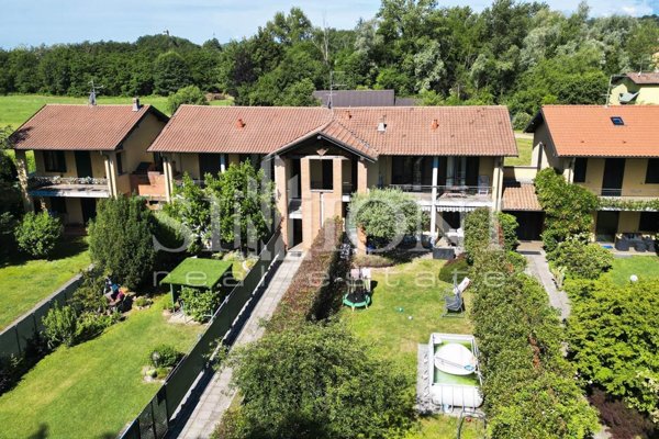 appartamento in vendita a Daverio in zona Dobbiate