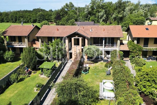 appartamento in vendita a Daverio in zona Dobbiate