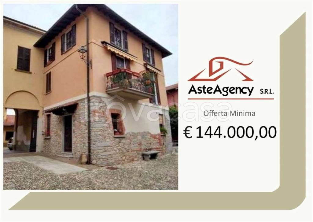 casa indipendente in vendita a Daverio