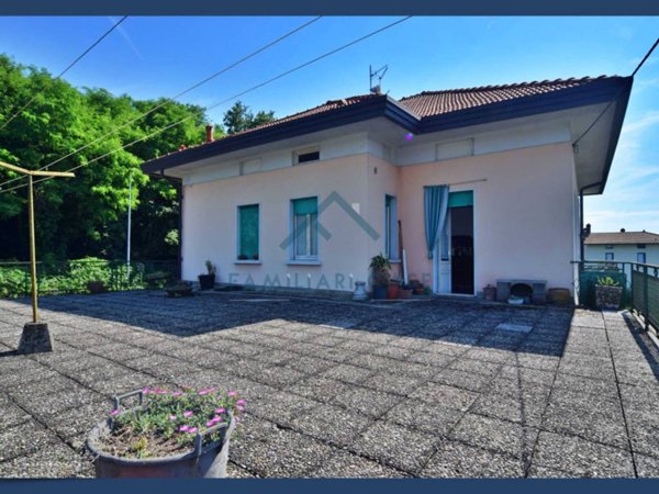 appartamento in vendita a Daverio in zona Dobbiate