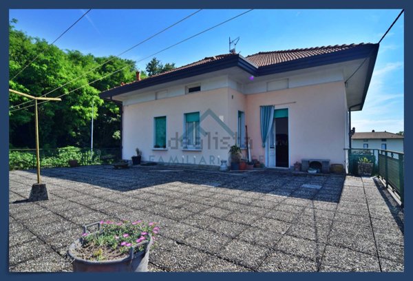 appartamento in vendita a Daverio in zona Dobbiate
