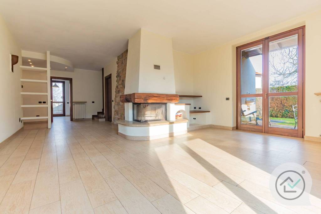 casa indipendente in vendita a Daverio in zona Dobbiate