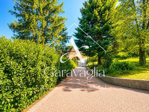 casa indipendente in vendita a Daverio in zona Dobbiate