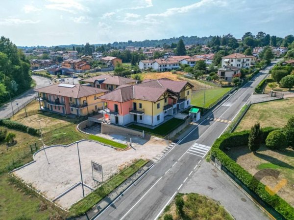 appartamento in vendita a Daverio in zona Dobbiate