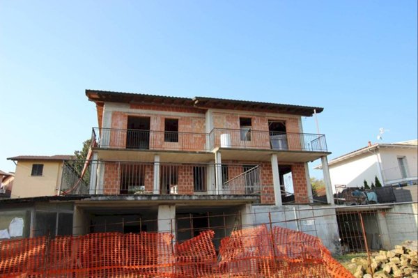 casa indipendente in vendita a Daverio in zona Dobbiate