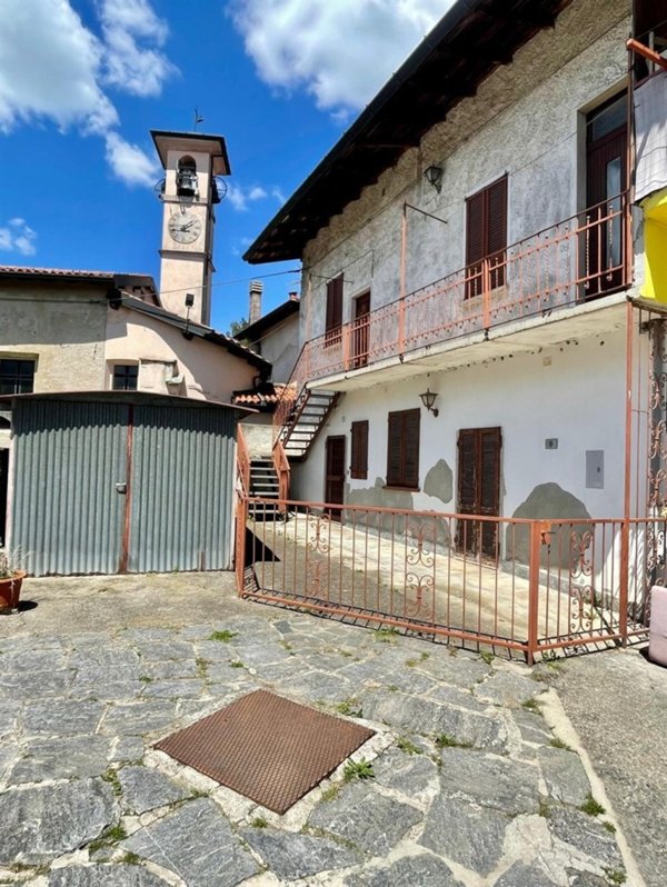 casa indipendente in vendita a Daverio in zona Dobbiate