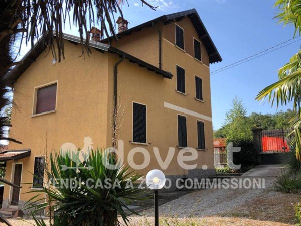 casa indipendente in vendita a Dumenza in zona Due Cossani