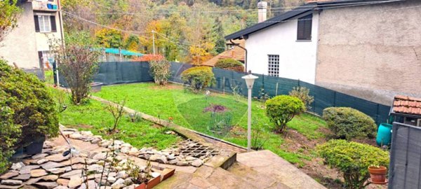 casa indipendente in vendita a Dumenza in zona Due Cossani