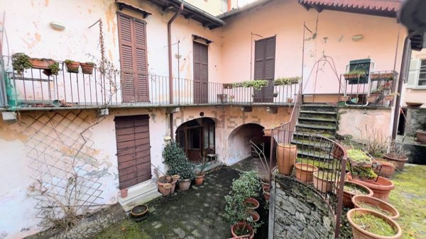 appartamento in vendita a Dumenza in zona Runo