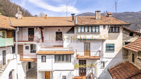 casa indipendente in vendita a Dumenza in zona Due Cossani